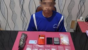 DIAMANKAN: Pelaku penyalahgunaan dan peredaran narkoba saat diamankan di Mapolres Sukabumi Kota, Rabu (27/3).