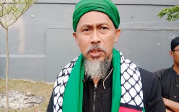 Pimpinan Ponpes Dzikir Al Fathir KH. Fajar Laksana.