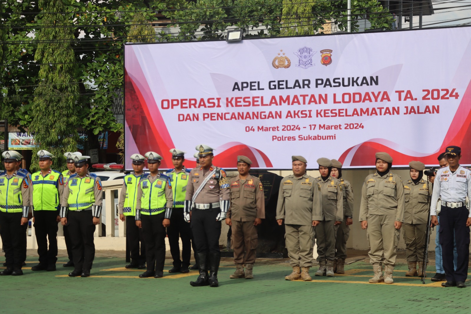 PERSIAPAN : Apel operasi keselamatan Lodaya 2024 polres Sukabumi.(FOTO : NANDI/ RADARSUKABUMI)