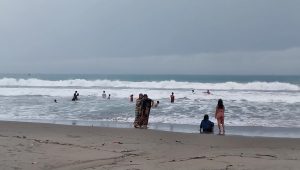 Empat Wisatawan Asal Cianjur Nyaris Tenggelam di Pantai Karanghawu