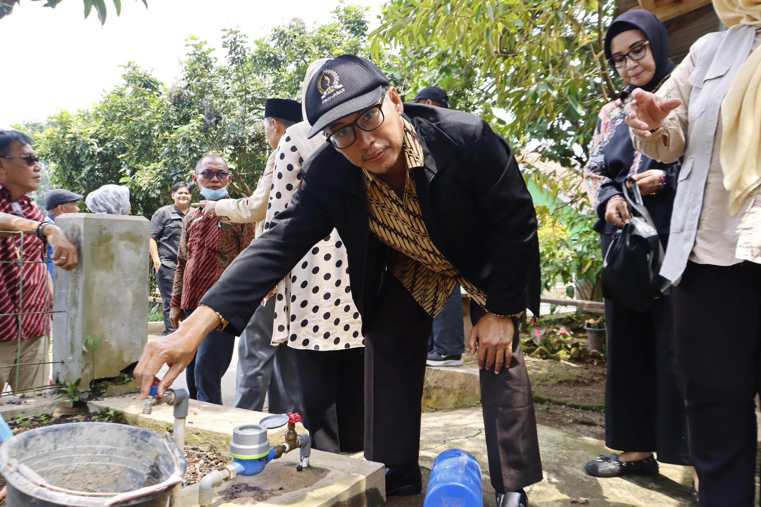 Anggota Komisi IV Abdul Muiz ikut melakukan peninjauan sarana air bersih di Desa Sindangwangi Majalengka