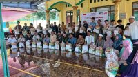 Anggota DPRD Provinsi Jawa Barat Fraksi PKS Abdul Muiz menyalurkan bantuan kepada masyarakat berupa paket sembako.