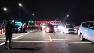 Penampakan Tol Jakarta Cikampek Dipadati Arus Balik, Contraflow KM 70 Hingga KM 47 