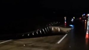 Tol Bocimi Exit Tol Parungkuda Longsor, Satu Mobil Dikabarkan Terjun ke Jurang