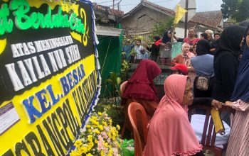 Kayla Nur Syifa (16) yang merupakan siswi kelas 10 dari SMA Negeri Cisaat yang dikabarkan meninggal dunia saat mengikuti seleksi calon peserta Pasukan Pengibar Bendera Pusaka (Paskibraka) tingkat Kabupaten Sukabumi pada Jumat, (19/4).
