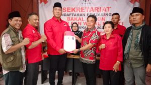Pendaftaran Sirojudin ke PDI Perjuangan Diwarnai Doa Ulama dan Letupan Petasan 