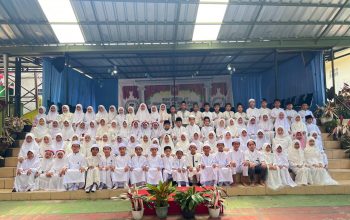 Sebanyak 35 siswa penghafal Al-Qur’an SDN Surya Kencana CBM, Kota Sukabumi, telah berhasil menyelesaikan hafalannya dan telah di wisuda. (FOTO : dok/radarsukabumi)