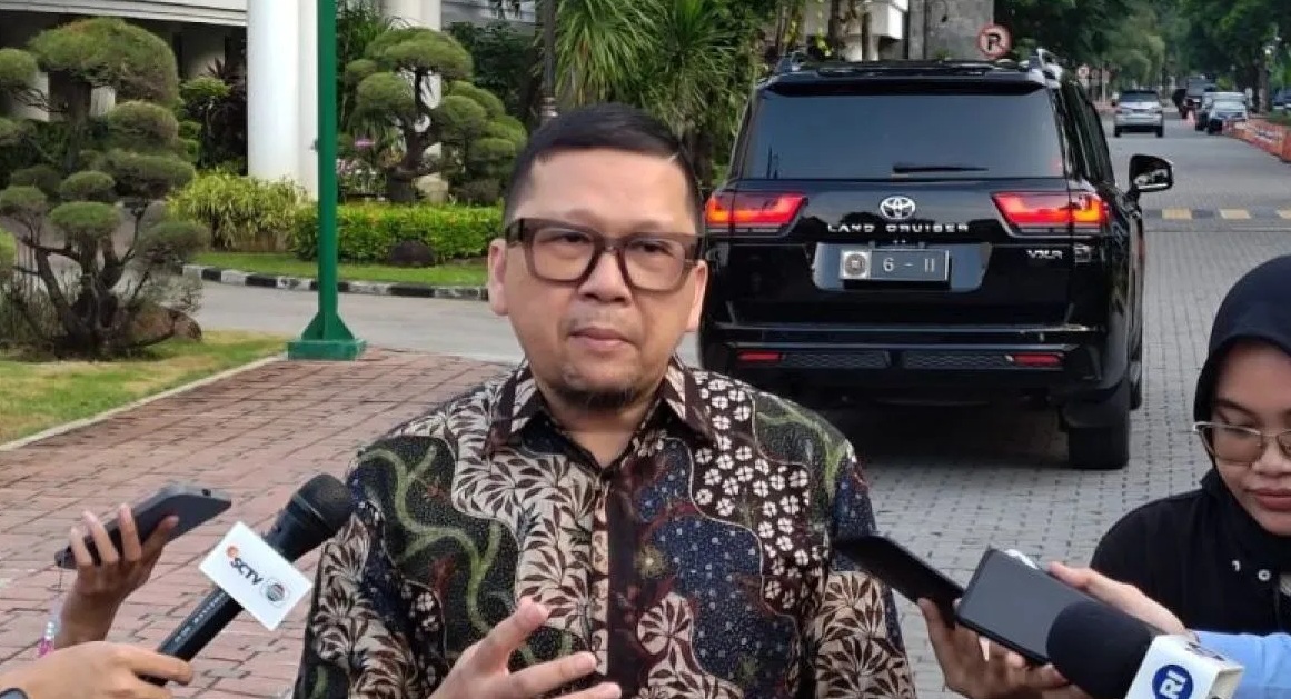 Wakil Ketua Umum Partai Golkar Ahmad Doli Kurnia memberikan keterangan kepada wartawan di Jakarta, Kamis (25/4/2024). (Yogi Rachman)