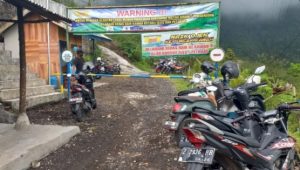 Wow, Naik Gunung Galunggung Bisa Pakai Ojek