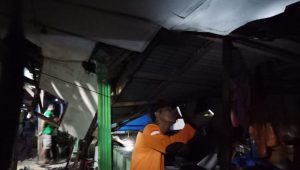 Plafon Masjid di Gegerbitung Sukabumi Ambruk usai di Gonyang Gempa Garut