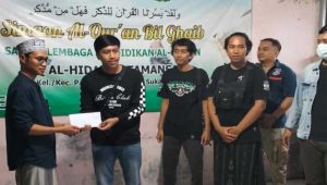 2 Club Motor Palabuhanratu Sukabumi Berbagi Santunan dan Takjil
