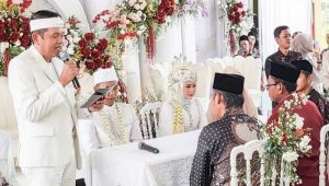 Meriah, Dedi Mulyadi Jadi Saksi Pernikahan Putra Kades Bojong Barat, Begini Kata KDM