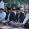 Bupati Sukabumi Marwan Hamami didampingi Wakil Bupati Iyos Somantri beserta unsur Forkopimda dan Masyarakat melaksanakan Salat Idul Fitri 1445 Hijrah, di Alun-alun Palabuhanratu, Rabu, 10 April 2024.(Foto : Pemkab Sukabumi)