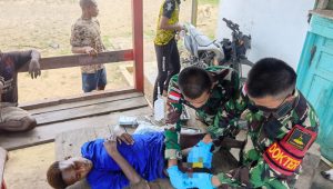 Dokter Satgas Yonif 310 Sukabumi Gercep, Tolong Anak Papua yang Diserang Babi Hutan