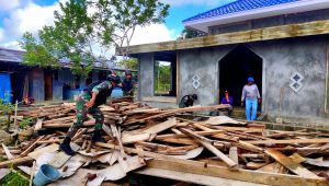 Satgas Yonif 310 Sukabumi Bantu Percepatan Pembangunan Musola di Pelosok Papua