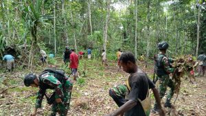 Satgas Yonif 310 Sukabumi Bantu Warga Sambut Hari Pentakosta