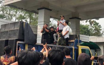 Kepala Desa Bojongraharja, Henhen