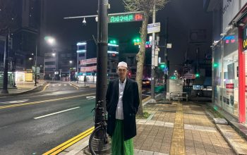 da'i muda asal Sukabumi Ustad Muhammad Azzaam Muttaqie, Lc melakukan Dakwah dari masjid ke masjid yang ada di Korea Selatan.  