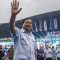 Prabowo Subianto menyapa relawan saat hadir mengikuti kampanye akbar di Stadion Gelora Bandung Lautan Api (GBLA), Bandung, Kamis, (8/2/2024).