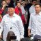 Capres dan Cawapres RI terpilih Prabowo Subianto-Gibran Rakabuming Raka saat menyapa para jurnalis di halaman Kantor KPU RI, Jakarta, Rabu (24/4/2024). (Rio Feisal)