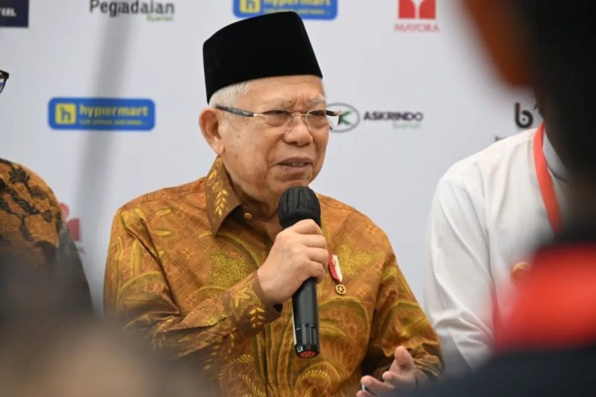 Wapres Ma'ruf Amin memberikan keterangan pers usai membuka "Banten Halal Festival Ramadhan: Dari Banten untuk Dunia" di Menara Syariah Pantai Indah Kapuk (PIK) 2, Kabupaten Tangerang, Banten, Selasa (2/4/2024). (Biro Pers Sekretariat Wakil Presiden)