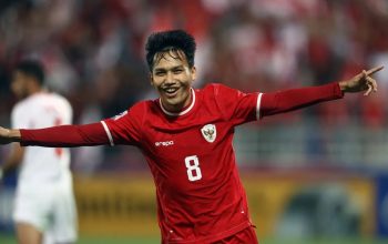 Witan Sulaeman berseelebrasi atas gol yang ia cetak ke gawang Jordania dalam pertandingan Piala Asia AFC U23 Group A di Abdullah Bin Khalifa Stadium, Doha, Minggu (21/4/ 2024). (AFP/KARIM JAAFAR)