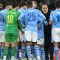Pep Guardiola memberikan instruksi pada pemain Manchester City.  (AFP/Oli Scarff)