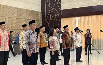 Menteri Sekretaris Negara Pratikno melantik Bey Triadi Machmudin sebagai Staf Ahli Bidang Komunikasi Politik dan Kehumasan di Gedung Kementerian Sekretariat Negara Jakarta, Rabu (3/4/2024). (Dokumentasi Pribadi)