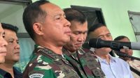Panglima TNI Jenderal TNI Agus Subiyanto saat memberikan keterangan di Kabupaten Bogor, Jawa Barat, Minggu (31/3/2024). (Rio Feisal)