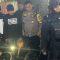 Satgas Operasi Ketupat Lodaya Polres Sukabumi Kota dan personel Bawah Komando Operasi (BKO) Brimob Polda Jabar saat menangkap tujuh pemuda di Jalan Kapten Harun Kabir, Kecamatan Warudoyong, Kota Sukabumi, Jawa Barat yang diduga melakukan tawuran pada malam Idul Fitri 1445 H, Rabu (10/4/2024).