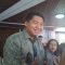 Mantan politikus Partai Demokrasi Indonesia Perjuangan (PDIP) Maruarar Sirait berbicara kepada awak media saat berkunjung ke acara open house Menteri Investasi Bahlil Lahadalia di rumah dinasnya di Kuningan, Jakarta, Rabu (10/4/2024). (Martha Herlinawati Simanjuntak)