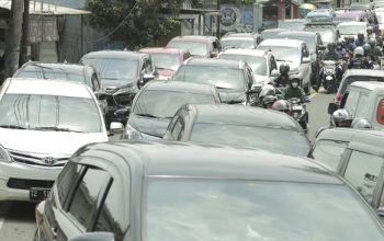 Arus lalu lintas di beberapa titik Sukabumi memang cenderung padat, apalagi setelah adanya longsor di Tol Bocimi Seksi II membuat wisatawan dan pemudik