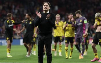 Pelatih Dortmund Edin Terzic pada akhir pertandingan leg pertama perempat final Liga Champions UEFA antara Atletico Madrid dan Borussia Dortmund di Stadion Metropolitano, Madrid, Rabu (10/4/2024). (AFP/Thomas Coex)