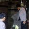 Personel Satreskrim Polres Sukabumi dan Unit Reskrim Polsek Nagrak saat melakukan olah TKP di lokasi pembobolan gerai ATM di Kecamatan Nagrak, Kabupaten Sukabumi, Jawa Barat. (Aditya Rohman)