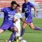 Pesepak bola Persib Bandung Febri Hariyadi (kedua kiri) berebut bola dengan pesepak bola Persita Tangerang Javlon Guseynov (kiri) saat pertandingan Liga 1 2023/2024 di Stadion Kapten I Wayan Dipta, Gianyar, Bali, Senin (15/4/2024). (Fikri Yusuf)