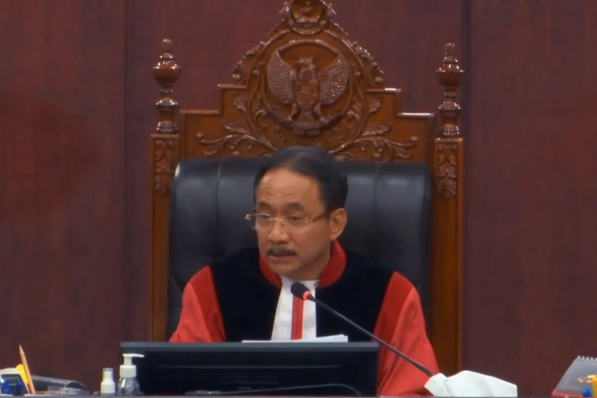 Tangkapan layar - Ketua Mahkamah Konstitusi Suhartoyo dalam sidang lanjutan PHPU Pilpres 2024 di Gedung MK I RI, Jakarta, Senin (1/4/2024). (Fath Putra Mulya)