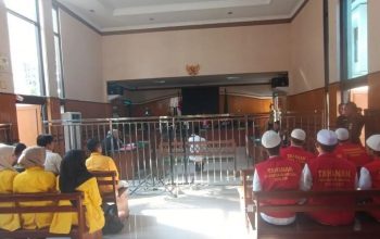 Pengadilan Negeri Cianjur, Jawa Barat, membacakan putusan terhadap dua tahanan kabur dari ruang tahanan beberapa waktu lalu dengan hukuman penjara 5 tahun, Selasa (23/4/2024). (Ahmad Fikri)