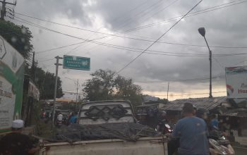 Setiap moment liburan, persimpangan jalan Cibangban selalu dipadati kendaraan. Betapa tidak, pertigaan menuju ke lokasi wisata Geopark Ciletuh tersebut kerap mengalami kemacetan panjang.