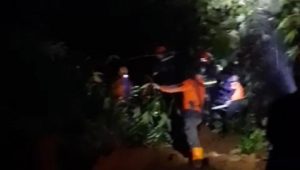 Material Longsoran di Bojongkokosan Mulai Dibersihkan, Warga Sebut Longsoran Sering Terjadi