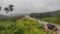 PENANGANAN : Tol Bogor Ciawi (Bocimi) seksi II Cigombong-Cibadak dengan exit tol ruas Parungkuda masih dilakukan penanganan oleh pihak pengelola, hampir dipastikan tidak bisa digunakan untuk mudik lebaran 2024