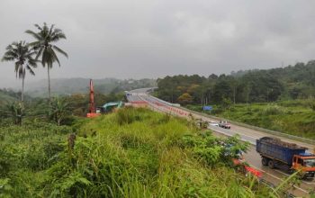 PENANGANAN : Tol Bogor Ciawi (Bocimi) seksi II Cigombong-Cibadak dengan exit tol ruas Parungkuda masih dilakukan penanganan oleh pihak pengelola, hampir dipastikan tidak bisa digunakan untuk mudik lebaran 2024