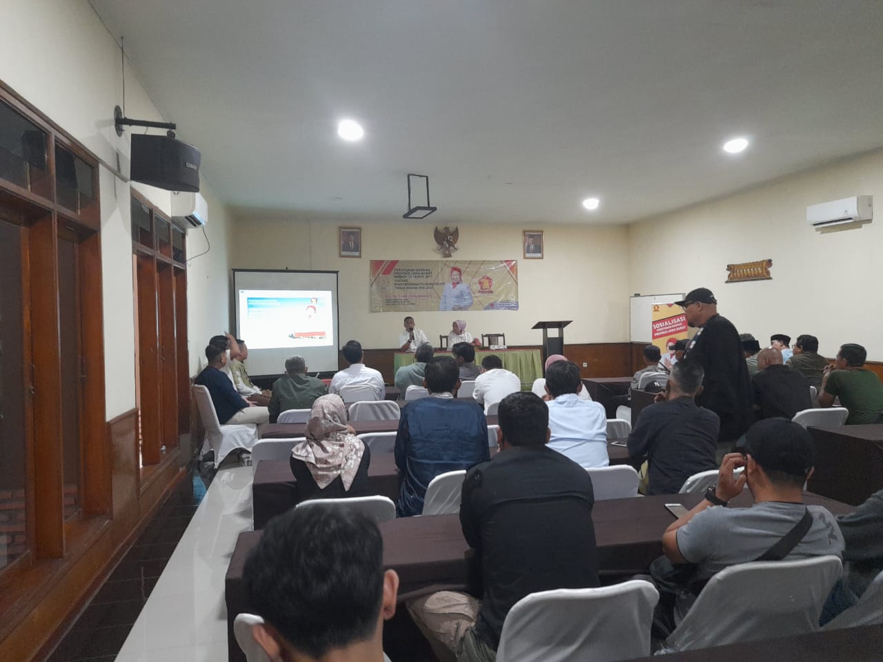 Anggota DPRD Provinsi Jawa Barat dari Fraksi Gerindra Lina Ruslinawati kembali mensosialisasikan penyebaran Peraturan Daerah (Perda) Nomor 15 tahun 2017 tentang Pengembangan Ekonomi Kreatif.