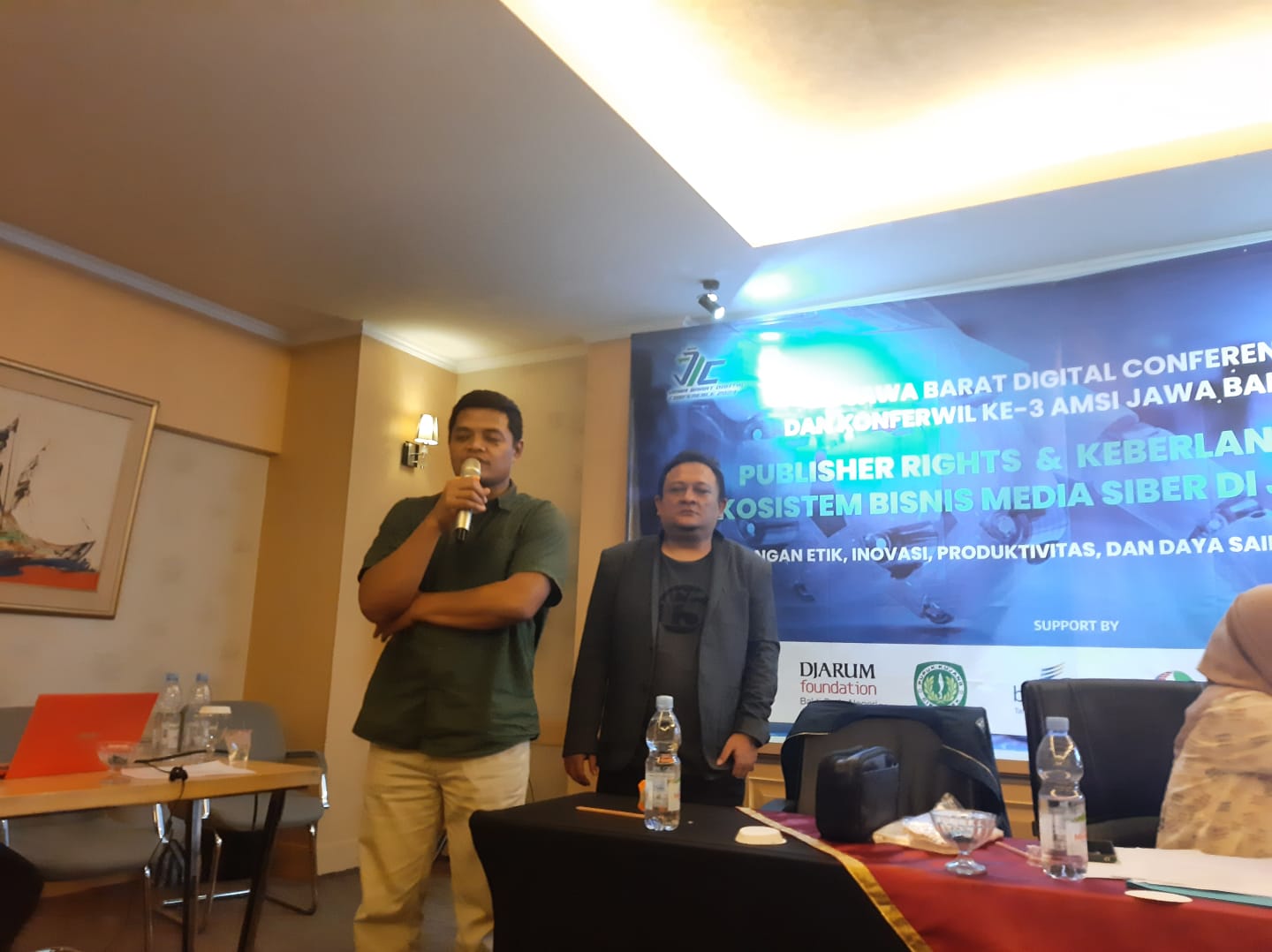 Pasangan pimpinan media di Jawa Barat, Satrya Graha Pemimpin Redaksi Pikiran-Rakyat . com dan Subagja Hamara CEO HarapanRakyat . com, terpilih secara aklamasi menjadi ketua dan sekretaris Asosiasi Media Siber Indonesia (AMSI) Jawa Barat untuk masa kerja 2024-2028.