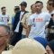 Suparman mengenakan baju relawan Iyos Somantri disamping kanan perempuan berkerudung.