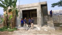 PENGECEKAN: Kondisi bangunan Gudang BPBD Kota Sukabumi di Kelurahan Jayaraksa, Kecamatan Baros, Kamis (16/5).