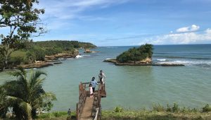 Penampakan Pantai Amanda Ratu Sukabumi Mirip Tanah Lot Bali, Murah Meriah