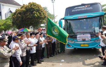 431 calon Haji Sukabumi Kloter 40 Diberangkatkan, Rabu (29/05/2024).