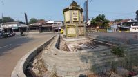 kondisi ikon Palabuhanratu yakni tugu jangilus yang berlokasi di jalan Simpang Tiga Kampung Batusapi, Kelurahan/ Kecamatan Palabuhanratu yang kumuh dan tidak terawat.