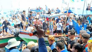 MERIAH : Suasana Festival Budaya Hari Nelayan ke 64 Palabuhanratu, Kabupaten Sukabumi yang berlangsung 21 Mei lalu berlangsung meriah.(FOTO : NANDI/ RADARSUKABUMI)