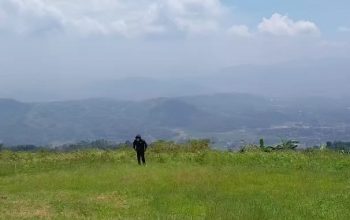 Pemandangan menawan di Puncak Peuyeum Sukabumi. (Sumber: Aril)